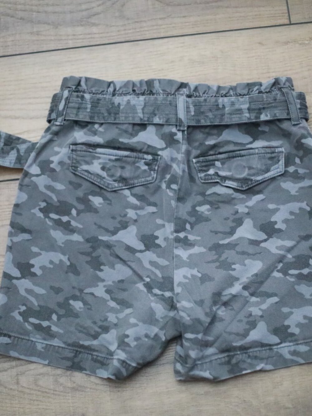 Banana Republic Paper Bag Shorts - Picture 4 of 4